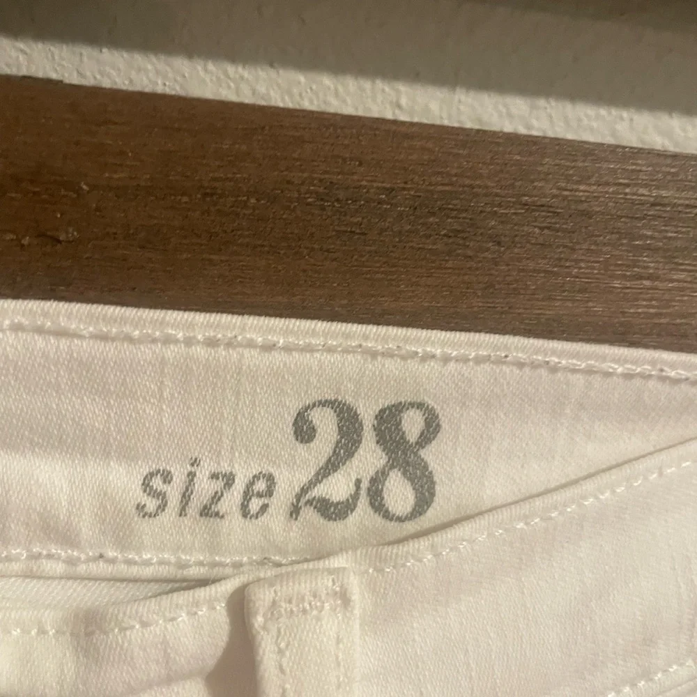 J. Crew White High Rise Crop‎ Jeans Size 28